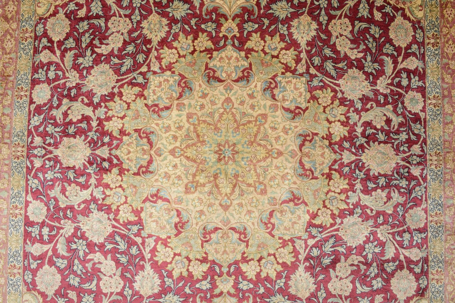 Oriental rug Ghom Silk Royal